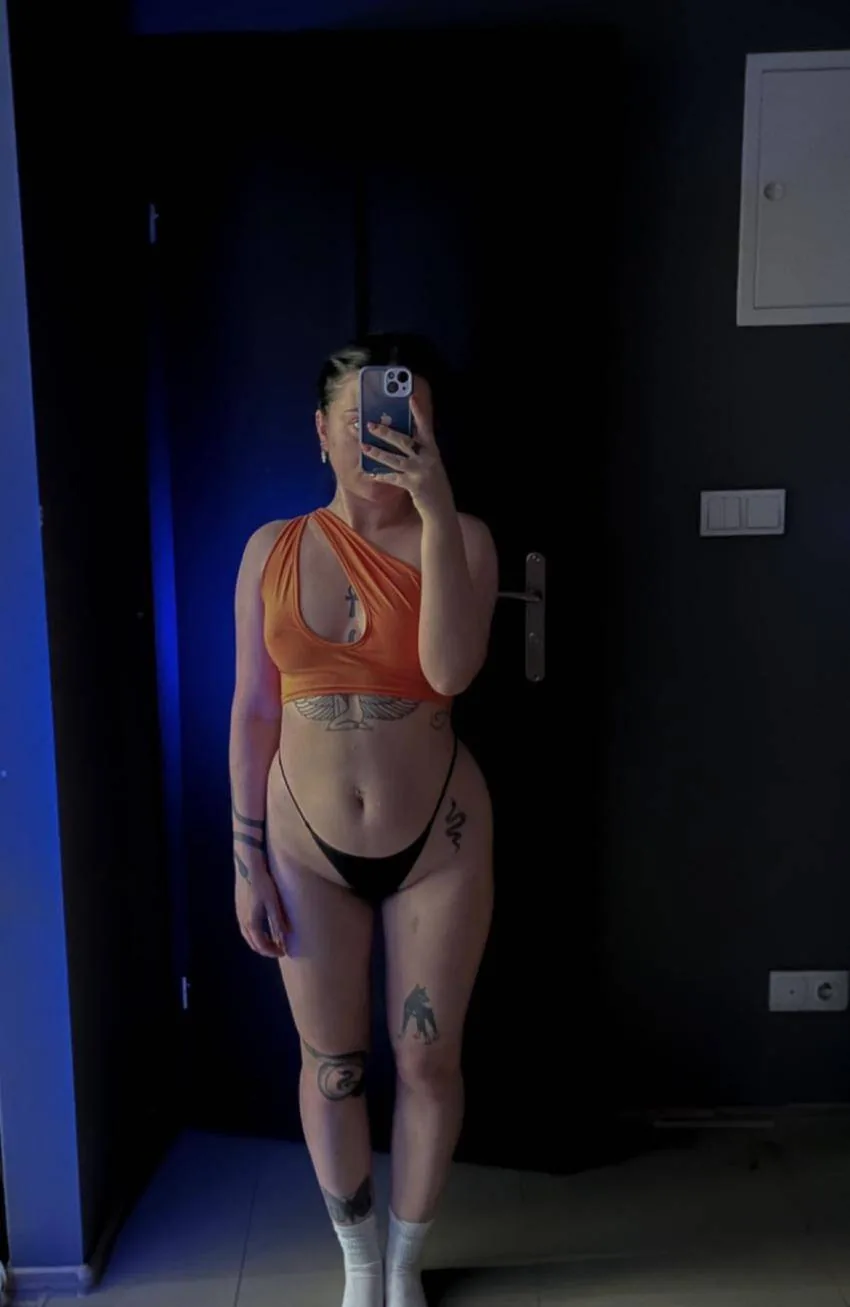 Caroline_87